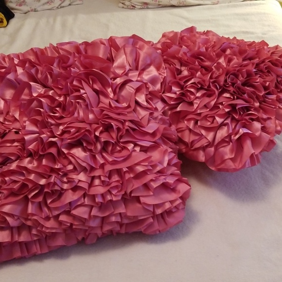 Set of 2 ruffled pink ruffled pillows - Picture 2 of 7